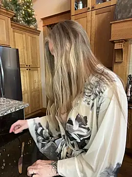 ItsDanniG online show from March 20, 4:45 pm