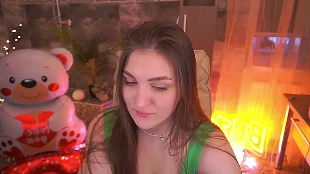 EmmyCharmm online show from February 12, 7:10 am