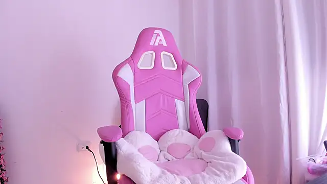 keissy rincon  online show from October 10, 11:42 pm