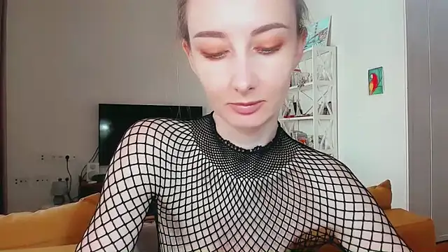 Maiami000 online show from March 9, 12:30 pm