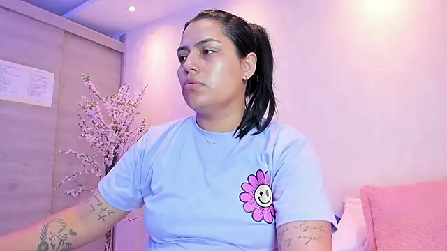 kiana cream online show from October 18, 12:19 pm