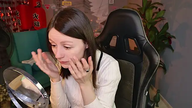 VeliraBraitberg online show from February 18, 1:21 pm