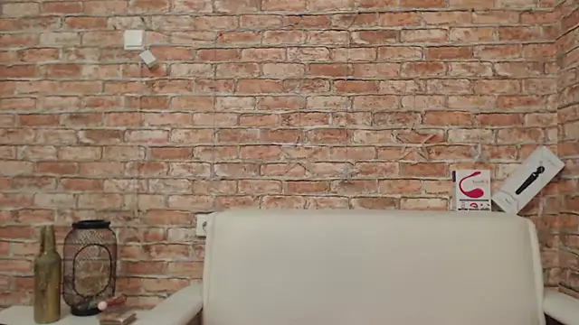 Amelia Kiss  online show from March 10, 1:09 am