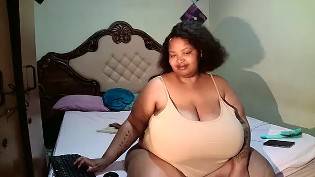 HOTBIGMELONSxx online show from October 4, 4:55 pm