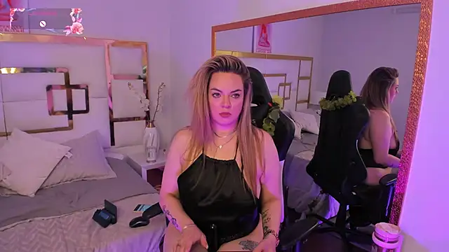 AvaMiia online show from March 28, 2:49 pm