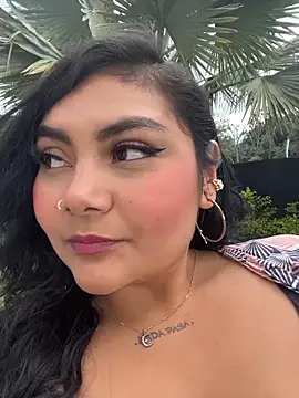 ItsEla online show from March 14, 9:27 pm