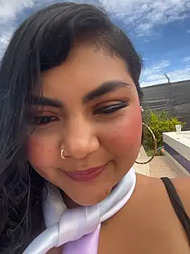 ItsEla online show from April 27, 3:09 pm