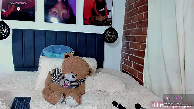 kyliejenner hot online show from February 27, 8:03 am