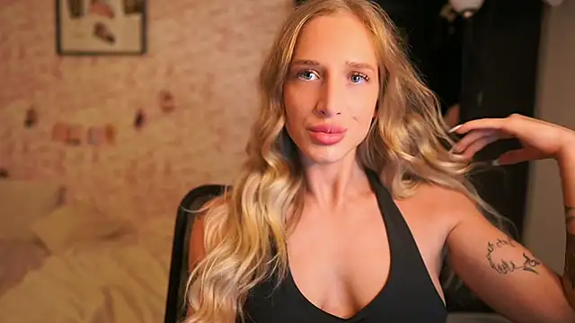 Nicolette  Shea  online show from November 11, 8:44 am