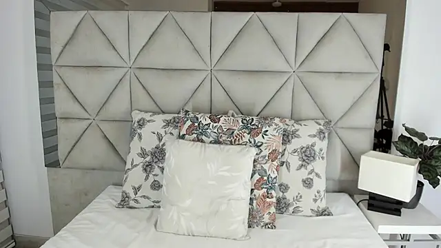 nina pons online show from September 12, 11:45 pm