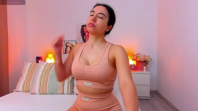 SarraPeach online show from April 2, 6:44 am