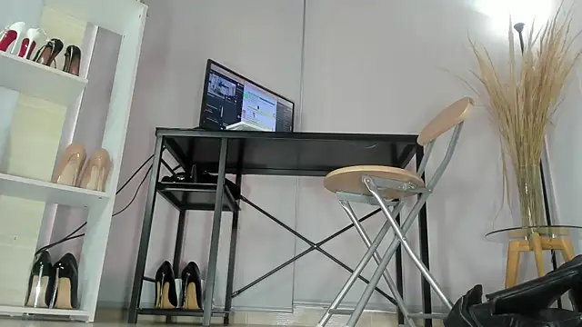 solsmithxx online show from December 18, 8:13 pm