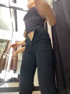 QuitieLia online show from April 18, 1:24 pm