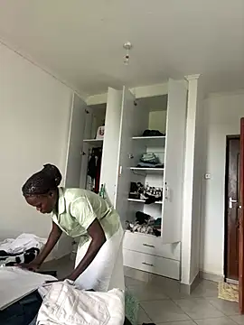 petiteebony 81 online show from March 19, 6:40 am