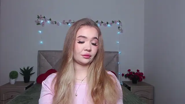 StacyYellig online show from April 19, 8:44 pm