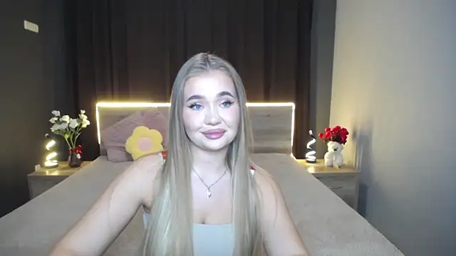 StacyYellig online show from September 13, 7:55 pm