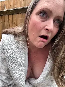 HoneyBluex online show from April 16, 10:48 am