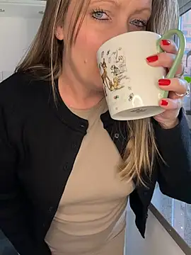 HoneyBluex online show from February 17, 12:15 pm