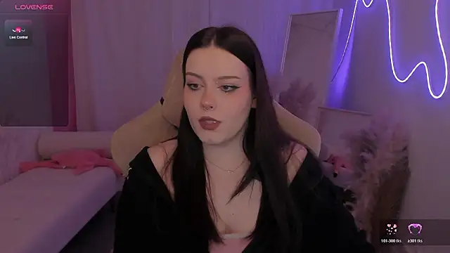 CoralineKeyns online show from February 17, 5:51 am