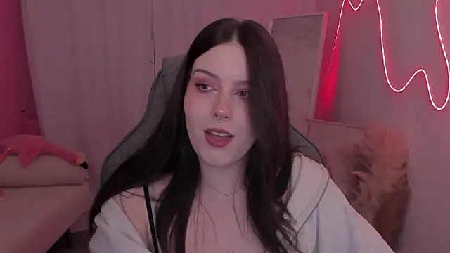 CoralineKeyns online show from February 4, 6:49 am