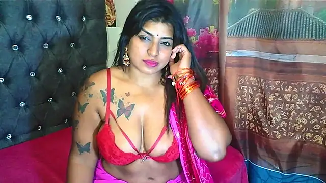 RoyalIndianCreamPuff online show from April 19, 6:10 pm