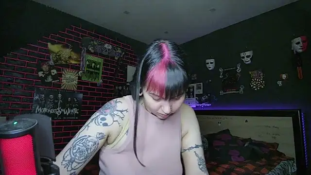 MoorderxDoll online show from March 16, 7:40 pm