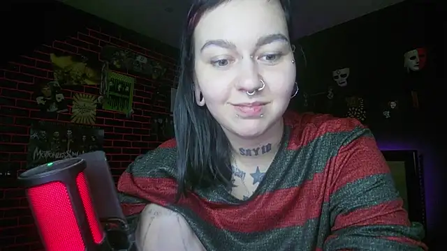 MoorderxDoll online show from October 19, 7:16 pm