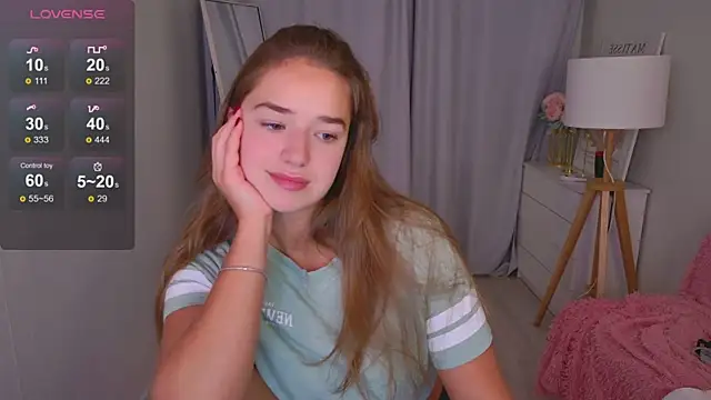 LovelyJessie online show from April 28, 1:48 pm