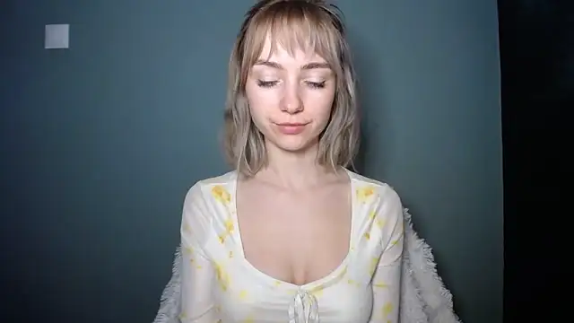 LuciaYoung online show from February 18, 1:21 pm