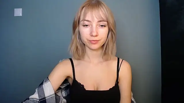 LuciaYoung online show from February 15, 1:21 pm