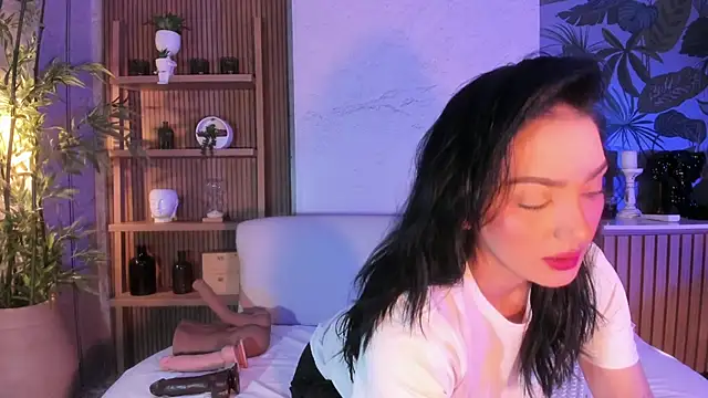 LIAH IZUMI online show from February 12, 1:24 pm