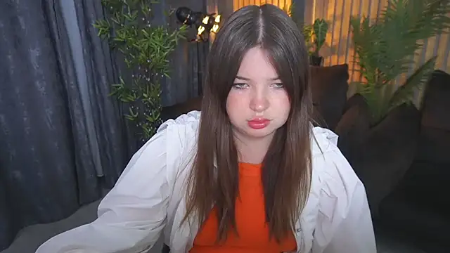 RosieMoons online show from October 3, 8:03 pm