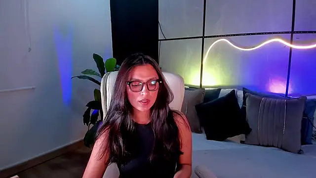 Gia Mazzon online show from November 7, 5:40 pm