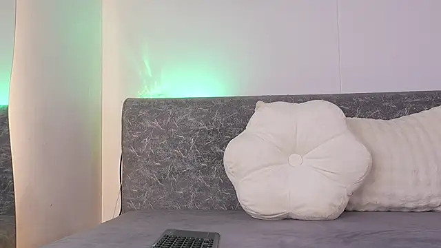 katie cruz online show from March 7, 8:38 pm