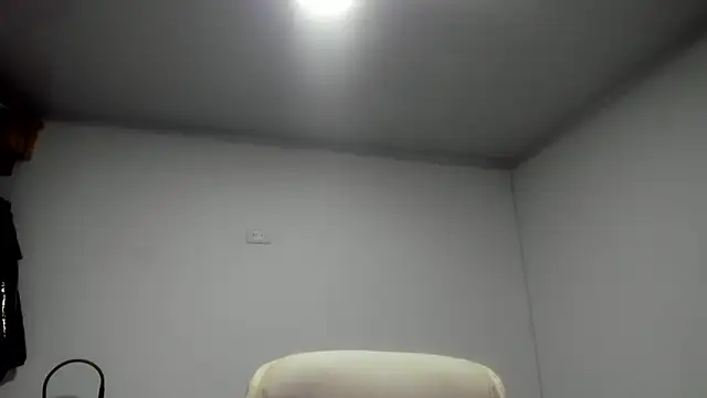 dominique21  online show from October 5, 1:10 am