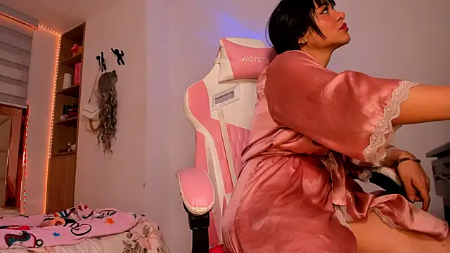 andreafernandz online show from April 11, 1:12 am