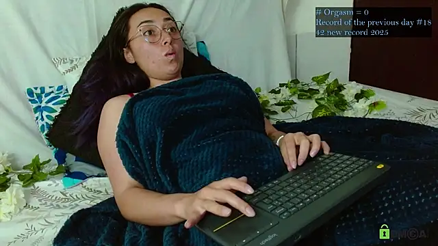 Hot Candy  online show from February 11, 3:30 am