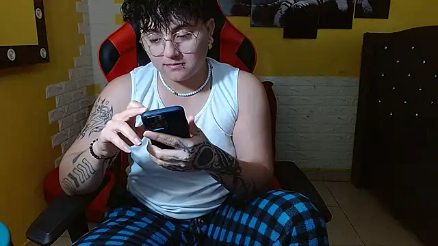 isabeautyx19 online show from January 14, 4:39 am