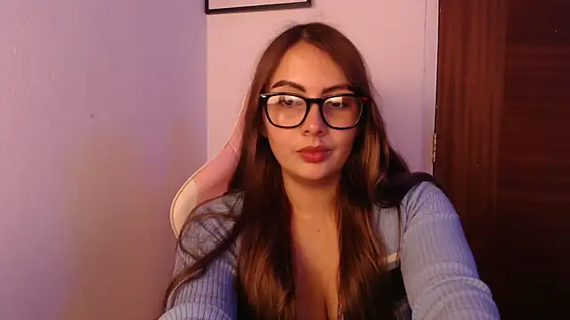 lalawhitte online show from April 8, 8:55 pm