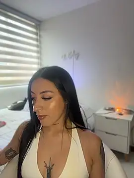 keilelewis online show from April 20, 7:06 pm