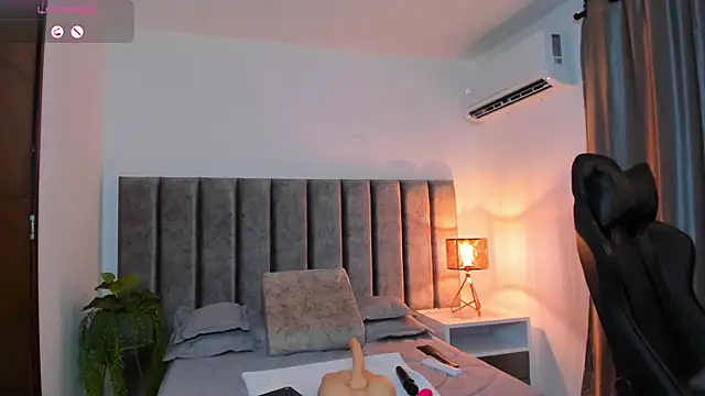 SamanthaSmithx online show from October 7, 12:15 am