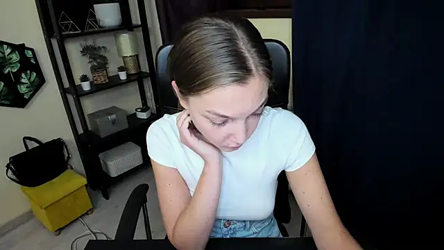 EmillyPlay online show from October 16, 12:19 pm