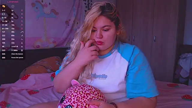 Freakcute  online show from October 3, 2:11 pm