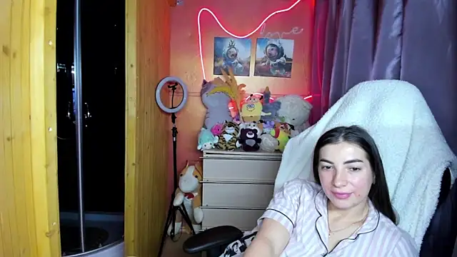 Fiery Brunette  online show from March 24, 11:26 am