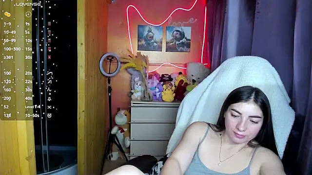 Fiery Brunette  online show from November 20, 1:23 pm