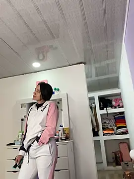 hannahb-e online show from March 17, 6:12 pm