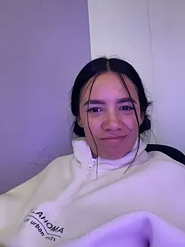 hannahb-e online show from April 16, 9:39 pm