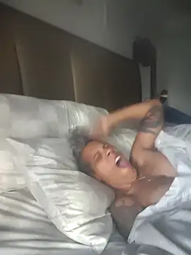 CeceilaMoon online show from April 21, 1:07 pm