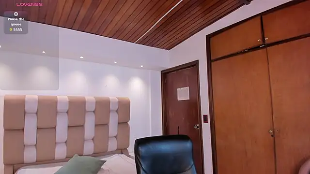 victoria mooree online show from October 3, 4:45 pm