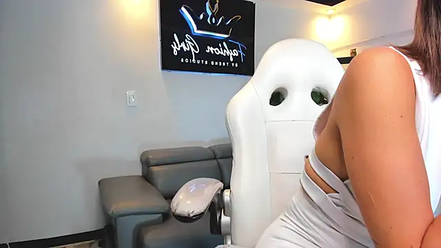 AnaRuiz online show from November 1, 3:27 pm